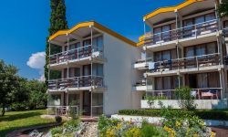 Hrvatska, Selce, Hotel i paviljoni Slaven