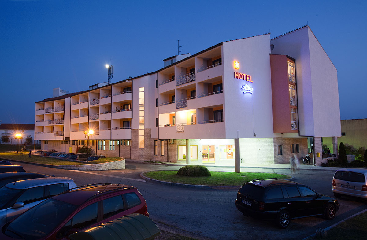 Hrvatska, Sveti Filip i Jakov, Hotel Alba