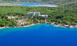 Hrvatska, otok Krk, Njivice, Hotel Beli Kamik