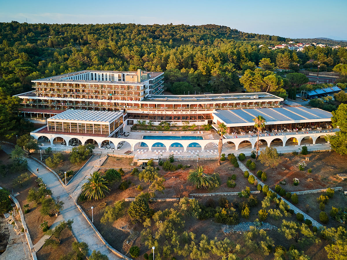 Hrvatska, Stari Grad, Hotel Arkada