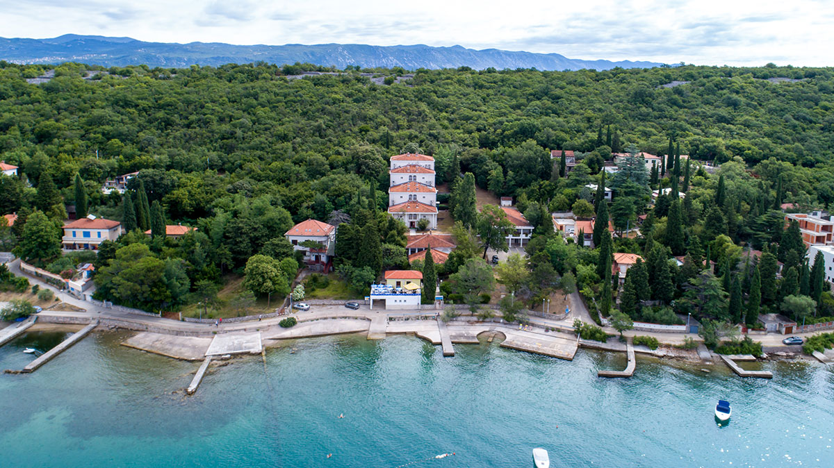 Hrvatska, otok Krk, Omišalj, Hotel Delfin