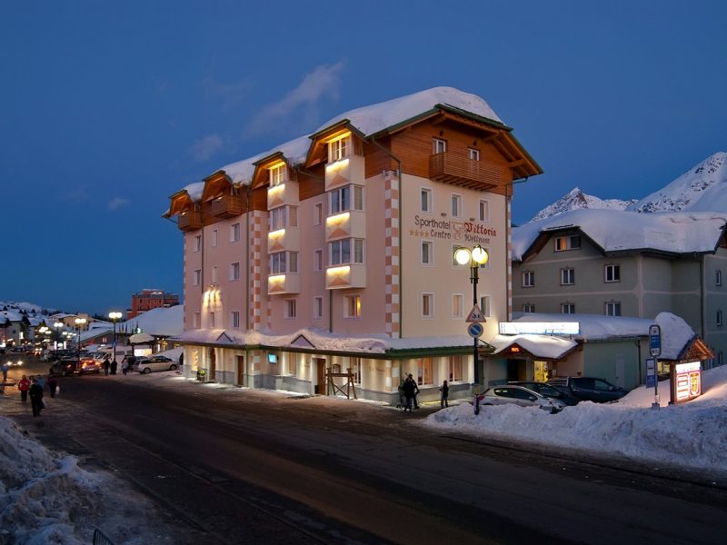 Passo Tonale_ Sport hotel Vittoria