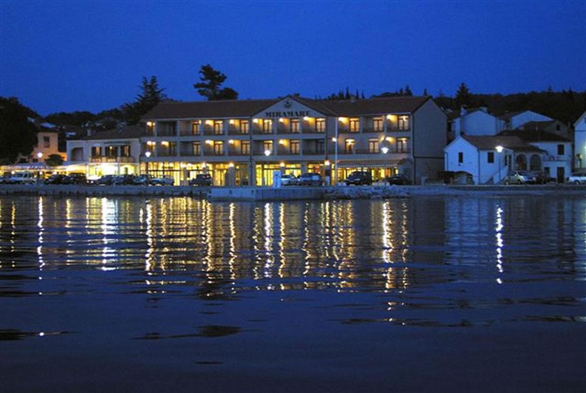 Hrvatska, otok Krk, Njivice, Hotel Miramare